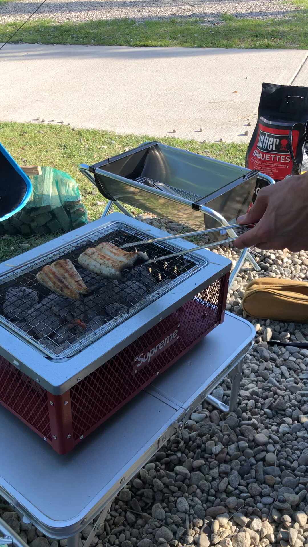 슈프림 x 콜맨 차콜 그릴 레드 - 23SS | Supreme | KREAM