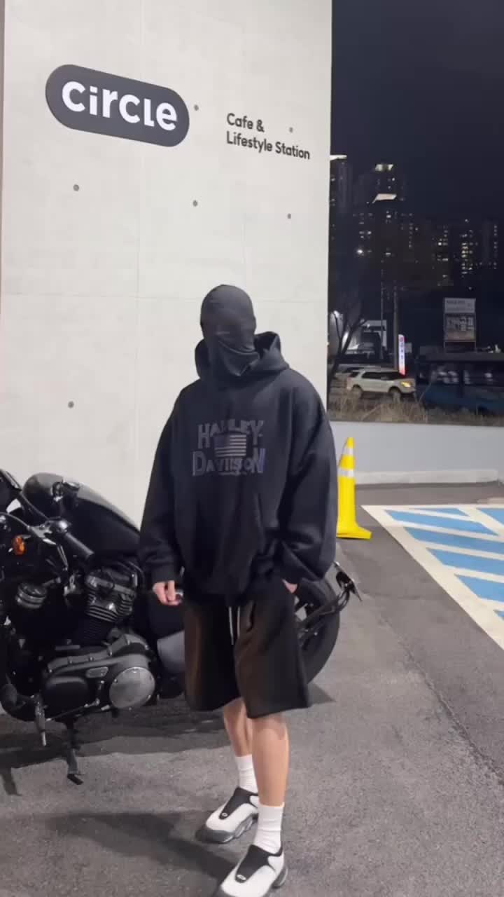 리플렉 인스타그램 : ... (@zuyyou) 님의 게시물 | KREAM