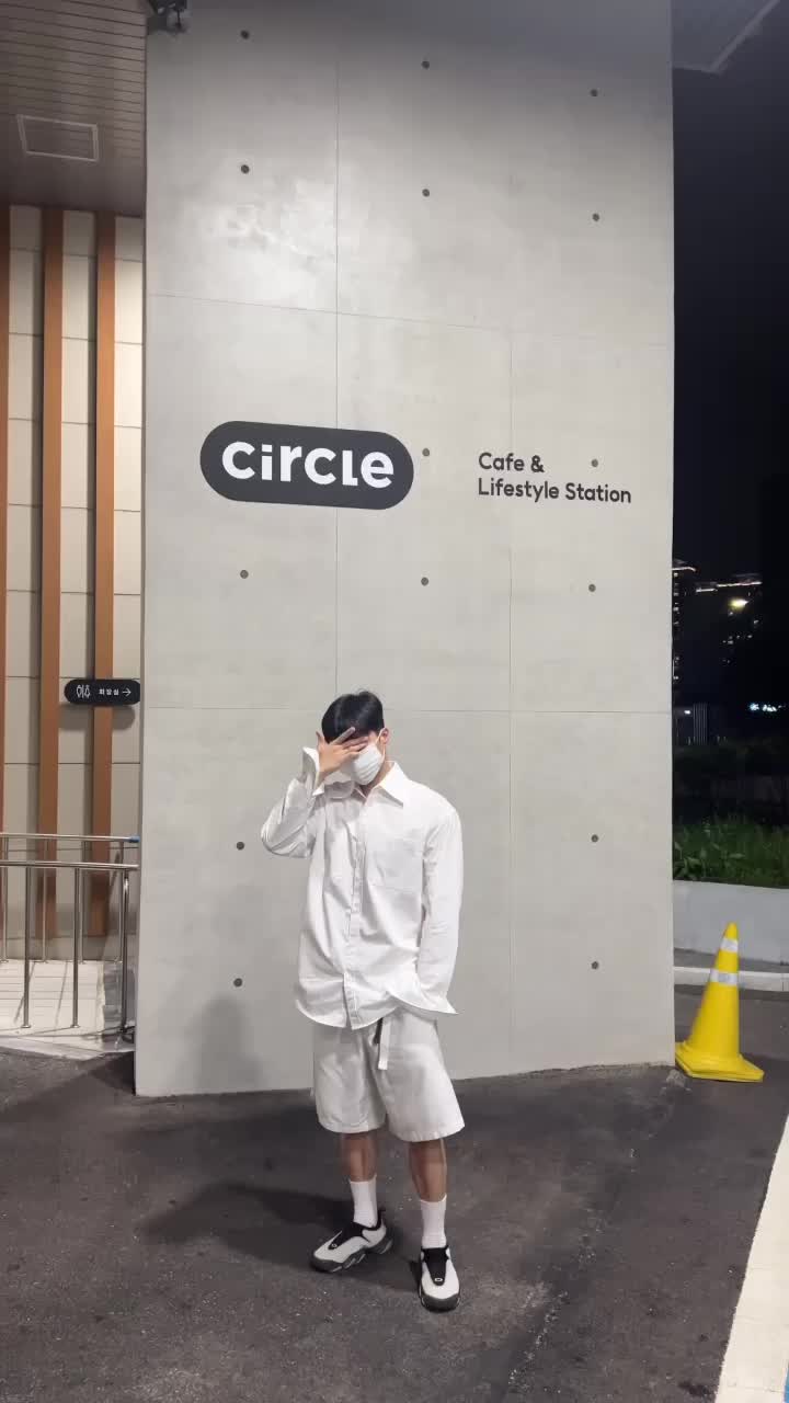 리플렉 인스타그램 : ... (@zuyyou) 님의 게시물 | KREAM