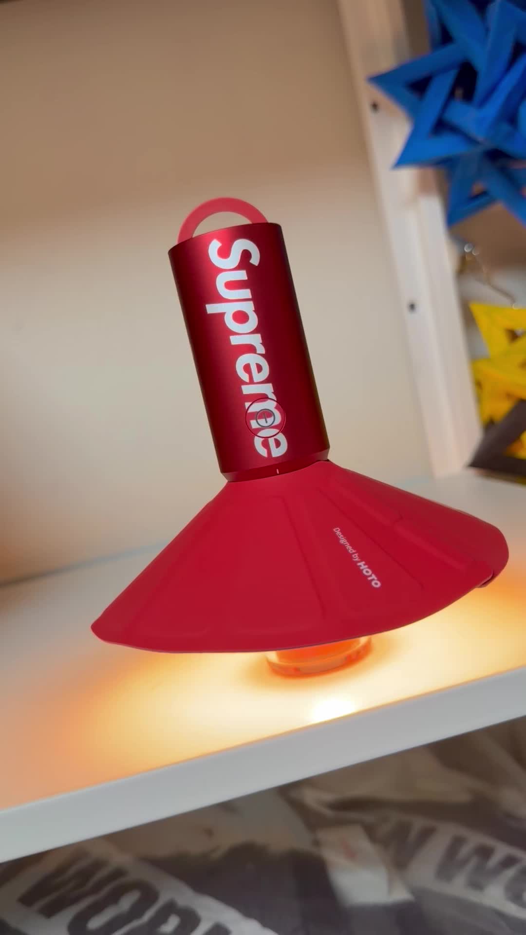 Supreme® HOTO Camp Light 赤 Supreme HOTO Camp Light Red - FW25 - US