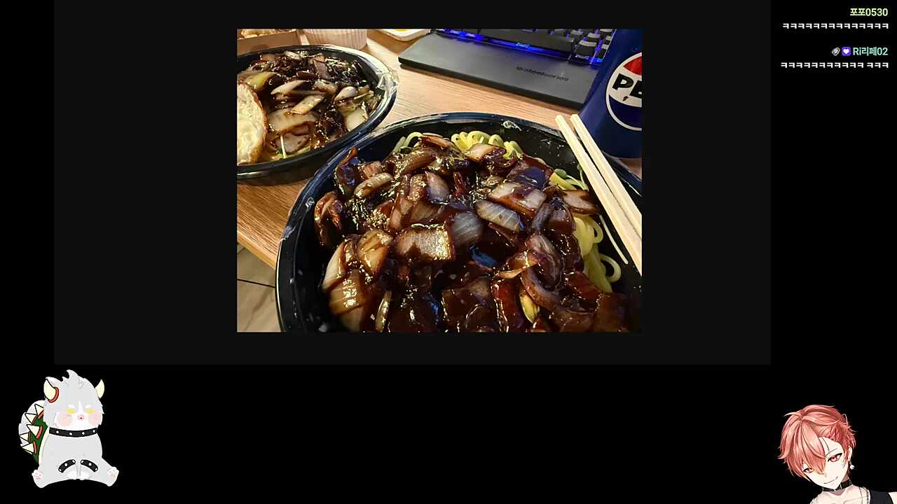 후루룩~ 맛있게 먹네 ㅋㅋ