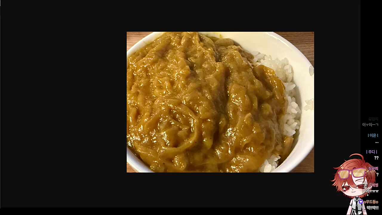 직접 만든 카레 사진 보여주는 하루🐹