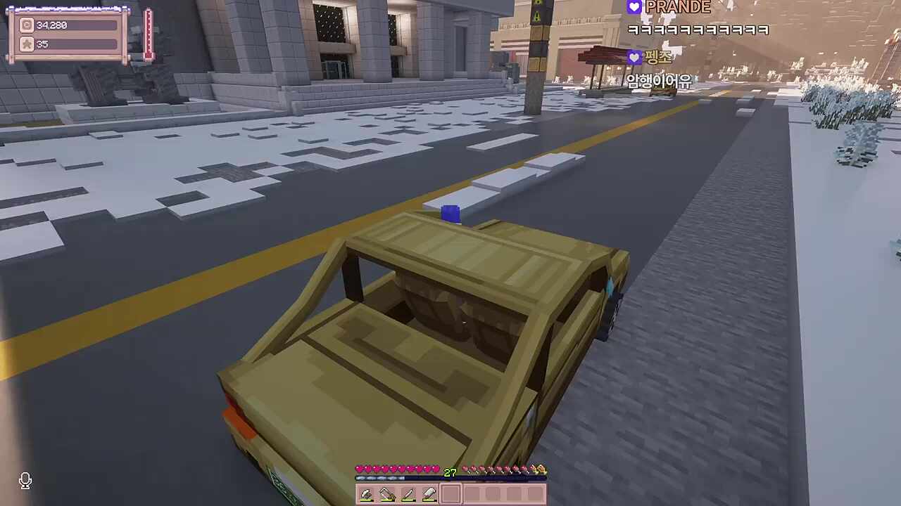 경찰차 타고 순찰도는 강상철씨