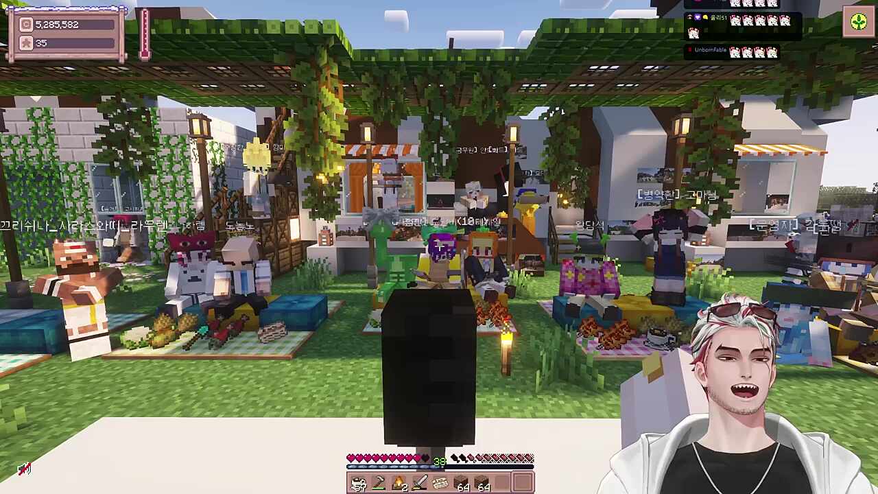 저녁하늘의 종이비행기