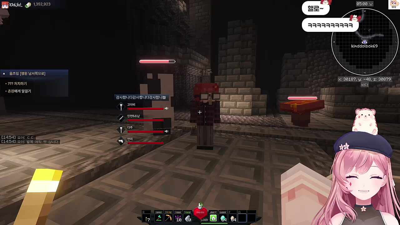 대학생때 가방을 든 적 없는 두 여자