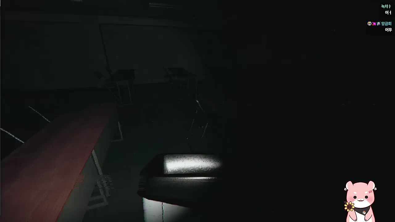 햄찌들 나만 소리 크게 듣는 거 억울하네..🐹