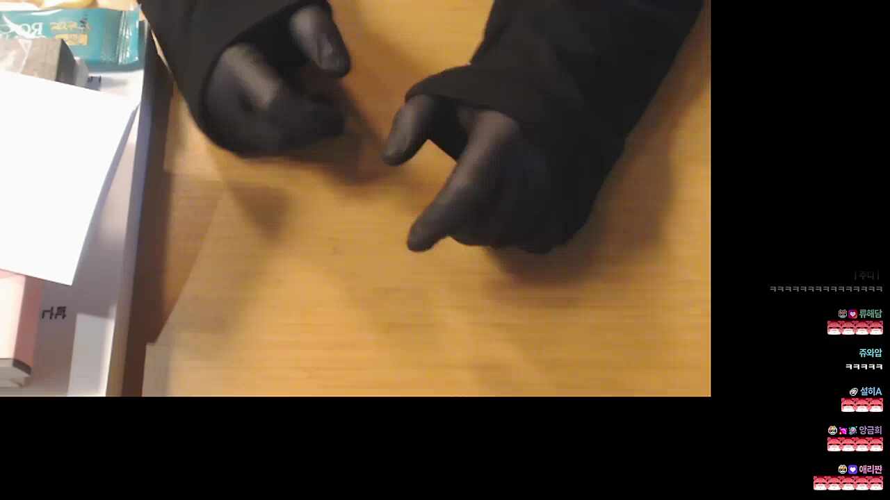 리액션할 때 손도 같이 움직이는 거 ㄱㅇㅇㅋㅋㅋㅋ